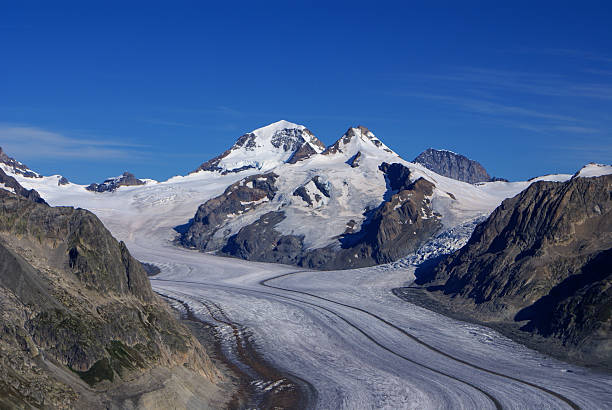 aletch o maior glaciar nos alpes - crevesse imagens e fotografias de stock