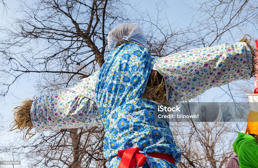 Shrovetide na Rússia.  Big Boneca para a gravação. - Royalty-free Azul Foto de stock