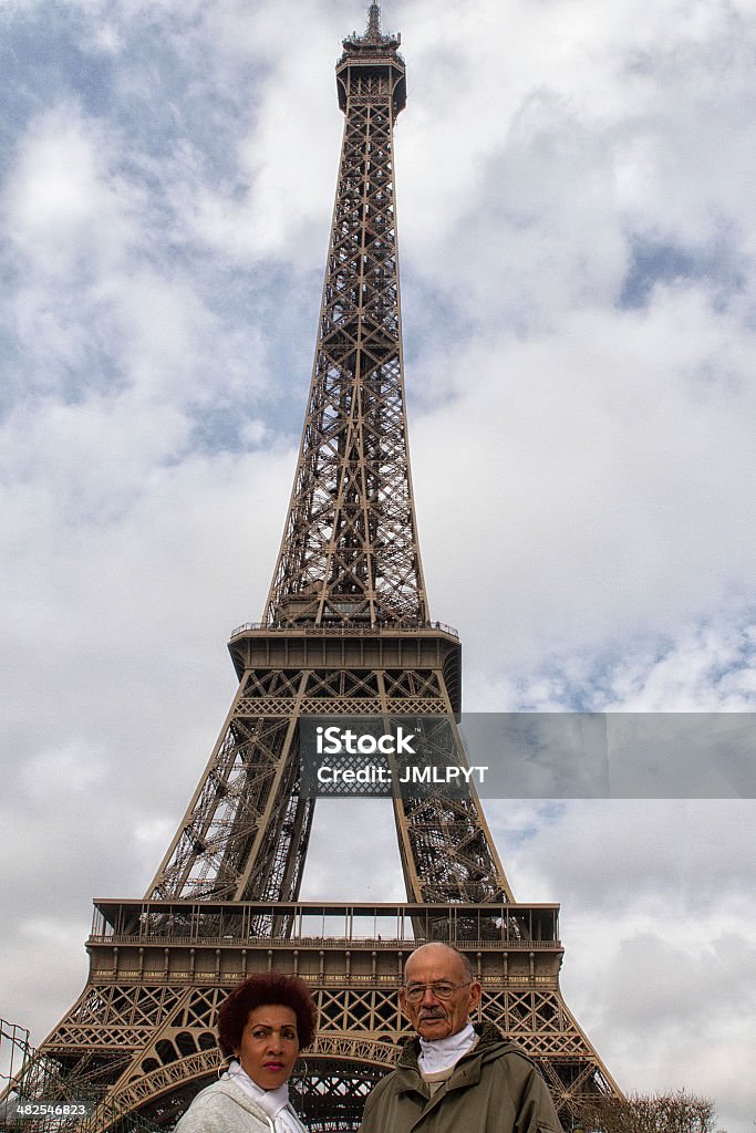 Amanti in un viaggio a Parigi - Foto stock royalty-free di Donne