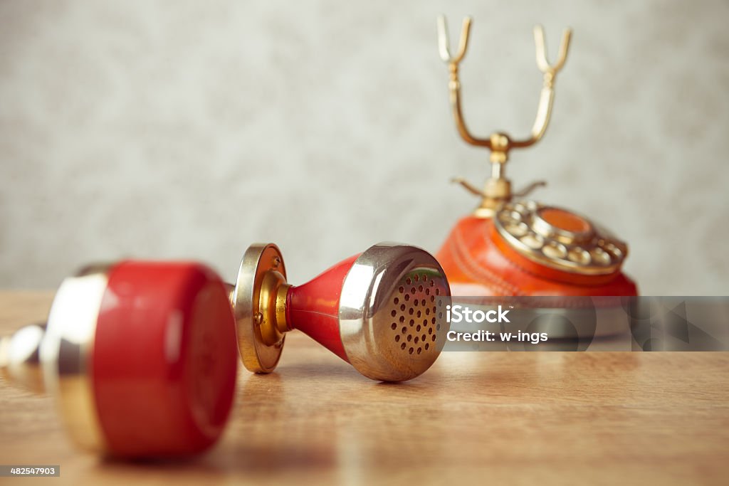 Un téléphone avec ligne rouge vintage Plaque - Photo de Antiquités libre de droits