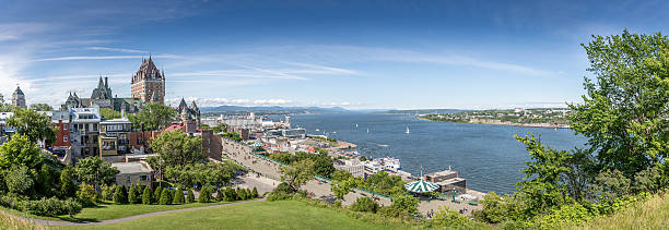 панорамный вид на город квебек в летнее - quebec city стоковые фото и изображения