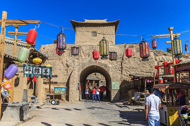 ingresso di un antico castello della dinastia qing, cina - guyuan foto e immagini stock