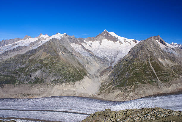 aletch o maior glaciar nos alpes - crevesse imagens e fotografias de stock