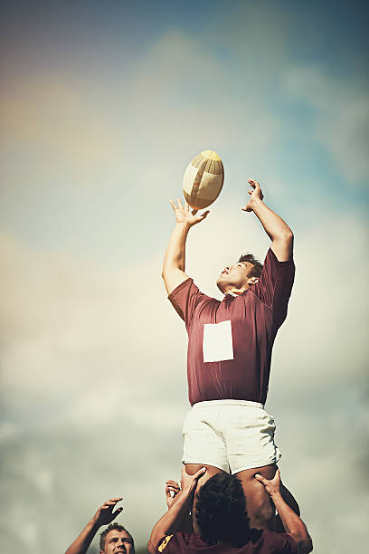 istock On the end of a long throw 482569730