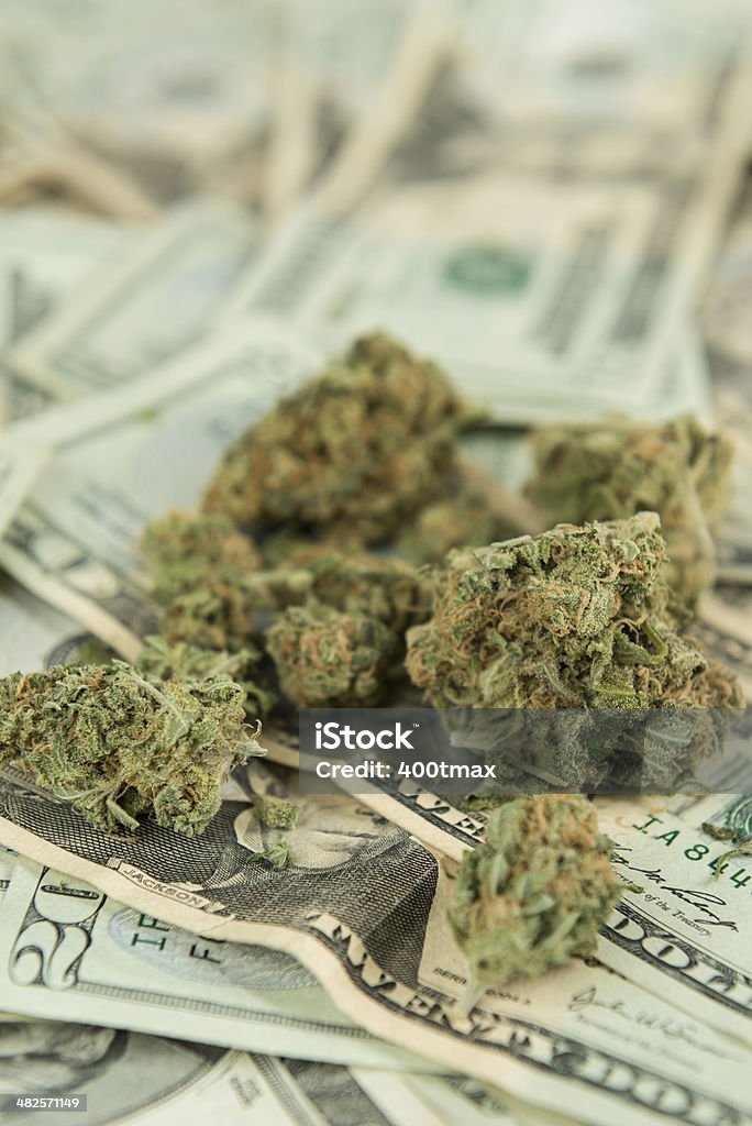 Cannabis concetto di vendita al dettaglio - Foto stock royalty-free di Marijuana - Cannabis