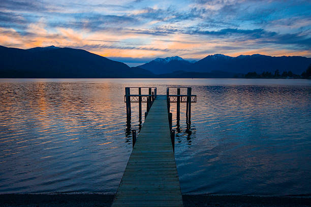 istock Sunset Lake Te Anau 482582158