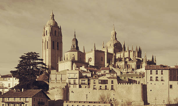 catedral de segóvia - unesco world heritage site cathedral christianity religion - fotografias e filmes do acervo