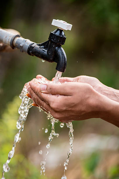 istock Hand full of running water 482587527
