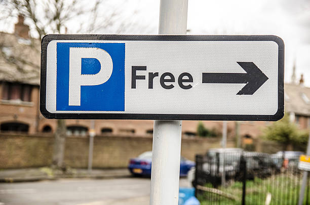 placa de estacionamento - parking sign letter p road sign sign - fotografias e filmes do acervo