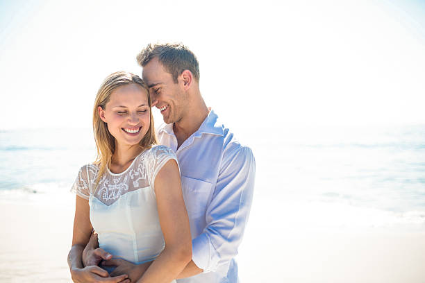 istock Happy couple on the beach 482606040