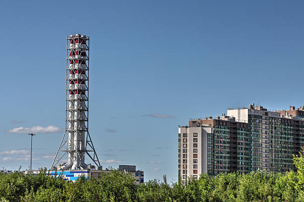 komin przemysłowe bojler gazowy, sieć ciepłownicza, st. petersburg, rosja - boiler power station gas boiler industrial boiler zdjęcia i obrazy z banku zdjęć