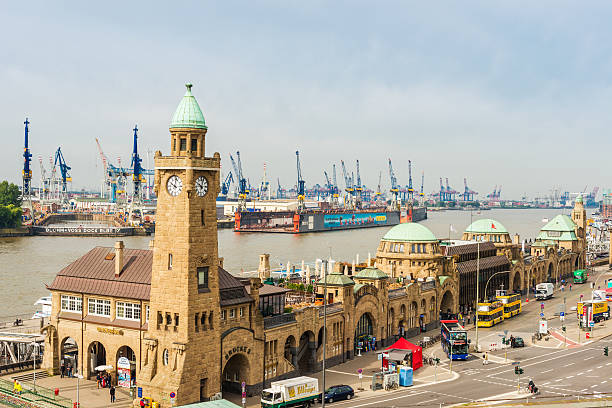 porto de hamburgo - hamburg germany harbor gangplank germany imagens e fotografias de stock