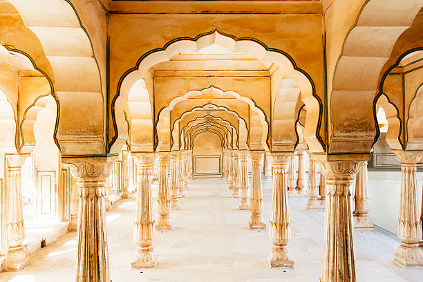 янтарный дворец в джайпуре индия - jaipur amber fort column amber palace стоковые фото и изображения