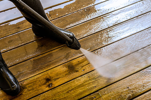 Reinigung Terrasse Bodenbelag. – Foto