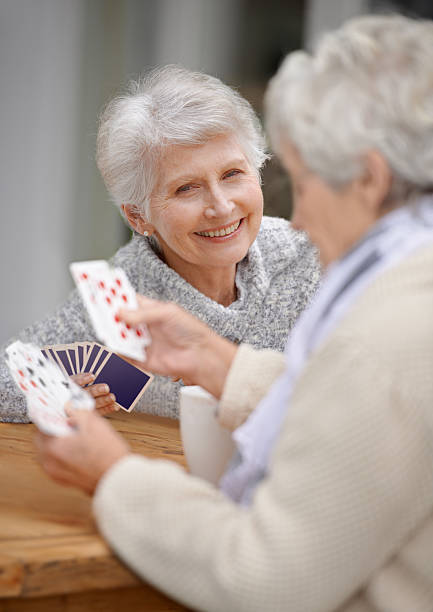 schede sono un modo eccellente per passare del tempo. - rummy foto e immagini stock