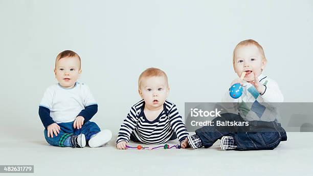 아기 남자아이 세 3 명에 대한 스톡 사진 및 기타 이미지 - 3 명, 6-11 개월, 귀여운