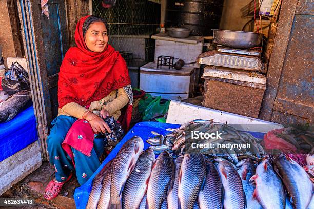 Frisch Fisch Zum Verkauf In Bhaktapur Durbar Square In Der Nähe Nepal Stockfoto und mehr Bilder von Fischereiindustrie