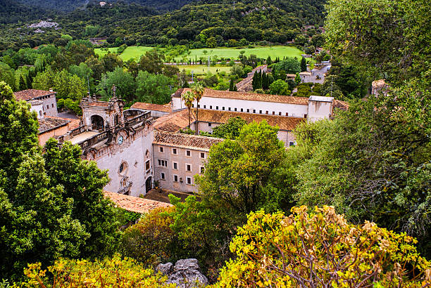 santuari de mosteiro lluc em maiorca, espanha - monkhood - fotografias e filmes do acervo