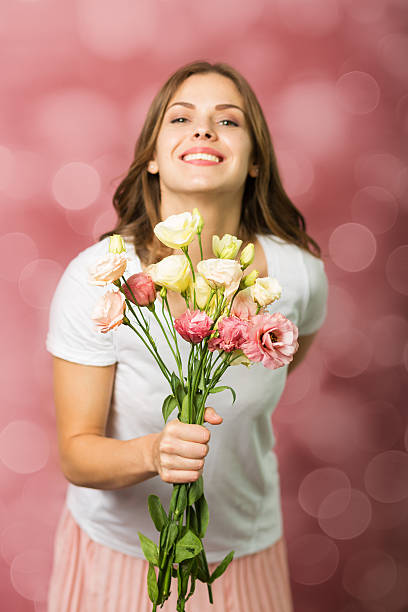 istock Beautiful girl with a bouquet 482644752