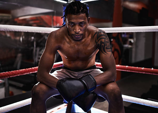 получение psyched для борьбы - boxing macho men human muscle стоковые фото и изображения