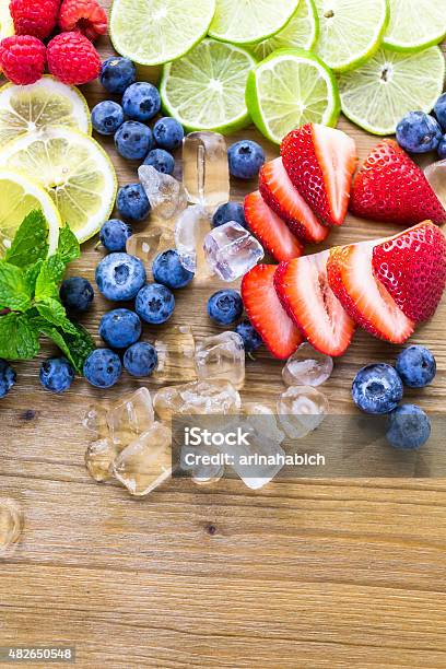 Frutas Frescas Foto de stock y más banco de imágenes de 2015 - 2015, Agua infusionada, Alimento