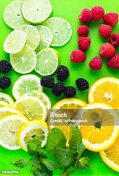 Frutas Frescas Foto de stock y más banco de imágenes de 2015 - 2015, Agua infusionada, Alimento