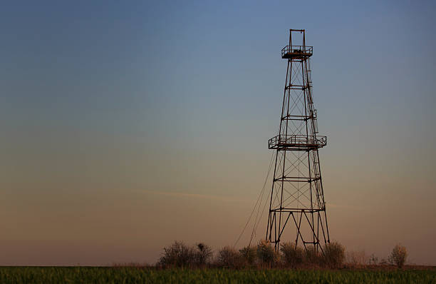 istock Oil and gas rig tower profiled on sky 482651047