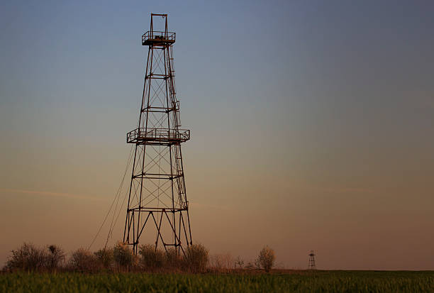 istock Oil and gas rig tower profiled on sky 482651519