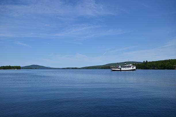 monte katahdin crucero por el lago moosehead - mt katahdin fotografías e imágenes de stock