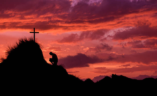 男性の礼拝 - praying men god kneeling ストックフォトと画像