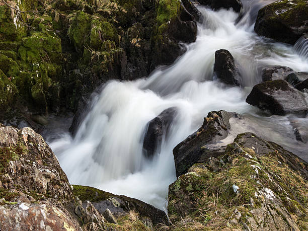 cascata em watendlath tarn - watendlath imagens e fotografias de stock