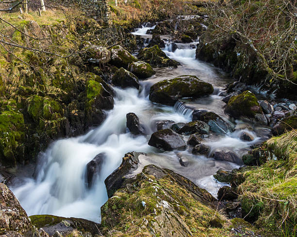 cascata em watendlath tarn - watendlath imagens e fotografias de stock