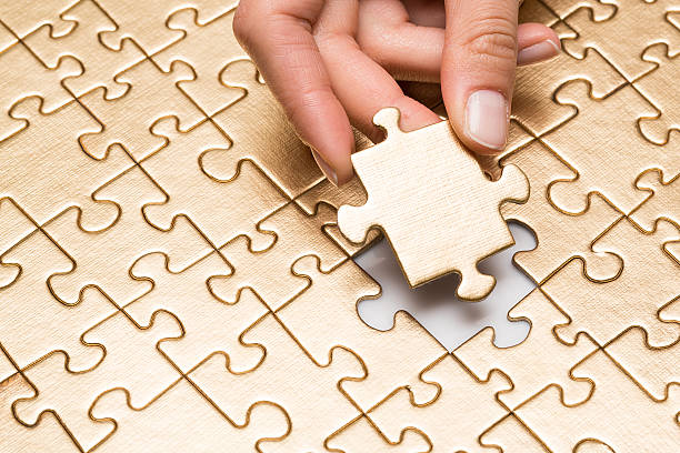 puzzle mit fehlenden stück. - puzzle part of gold jigsaw piece stock-fotos und bilder