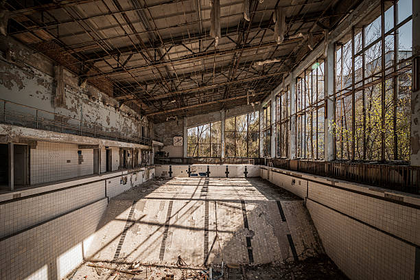 istock Chernobyl - Abandoned swimming pool in Pripyat 482664314