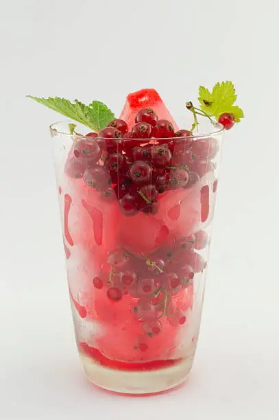 Photo of Currant iced tea in a glass filled up with fresh
