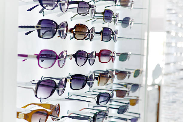 okulary przeciwsłoneczne - eyeware zdjęcia i obrazy z banku zdjęć