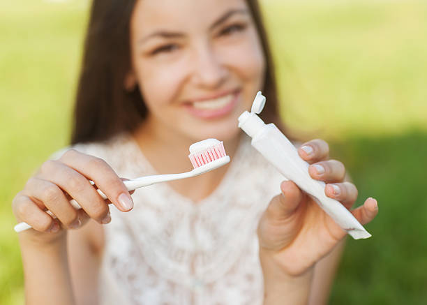 istock Beautiful pregnant lady holding toothbrush 482673875