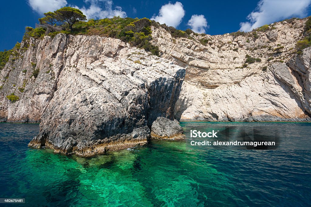 Azul las cuevas - Foto de stock de Cresta - Montaña libre de derechos