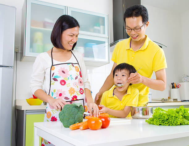 istock Asian Family Kitchen Lifestyle 482675556