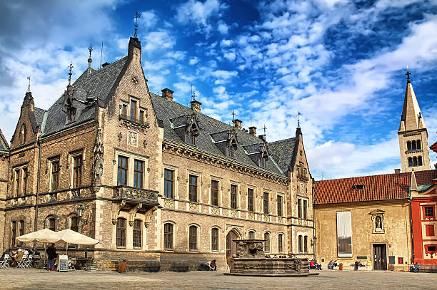 замок, собор святого вита в праге в пражский град - prague river beautiful czech republic стоковые фото и изображения