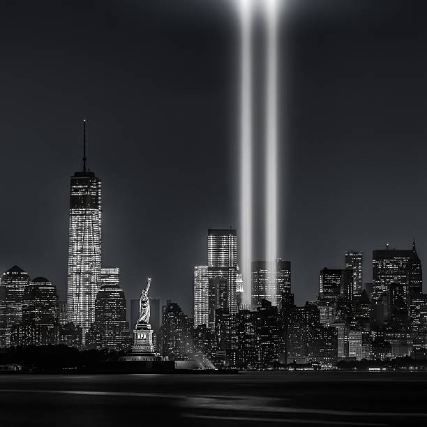 12 jahren later.tribute in lights, 9/11 - manhattan downtown district architecture built structure stock-fotos und bilder