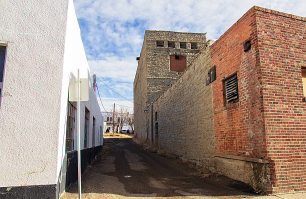 istock An alley between brick buildings 482691659