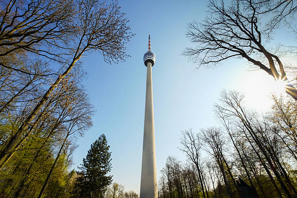 televisão torre de tv fernsehturm stuttgart, alemanha - berlin germany television tower communications tower alexanderplatz - fotografias e filmes do acervo