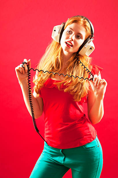 istock Beautiful music Girl 482695561