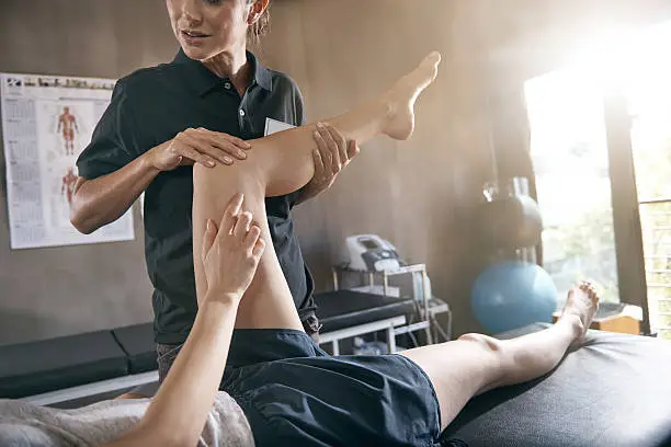 Shot of a physiotherapist treating a patient http://195.154.178.81/DATA/i_collage/pu/shoots/805226.jpg