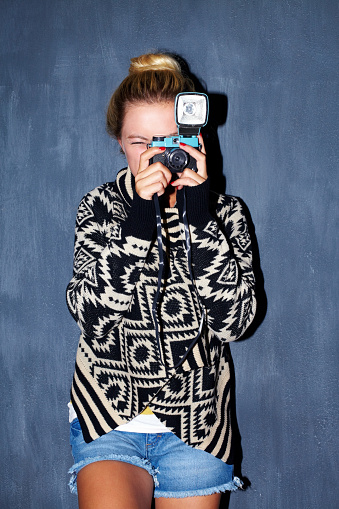 Shot of an attractive hipster taking a picture with a retro camerahttp://195.154.178.81/DATA/i_collage/pi/shoots/781099.jpg