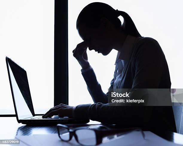 Gestresste Geschäftsfrau Stockfoto und mehr Bilder von Bestürzt - Bestürzt, Eine Frau allein, Frauen