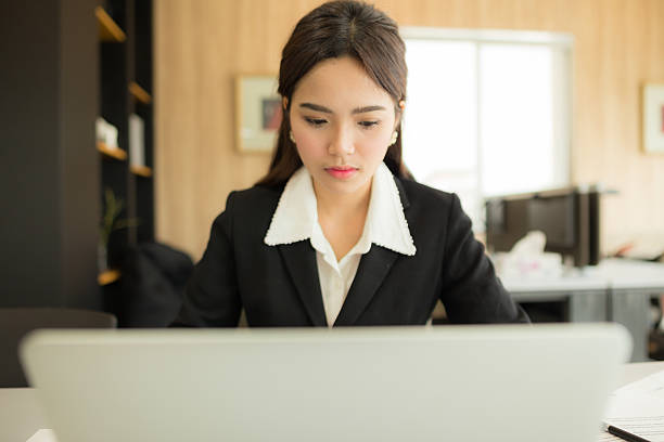 istock Asian businesswoman working 482737898