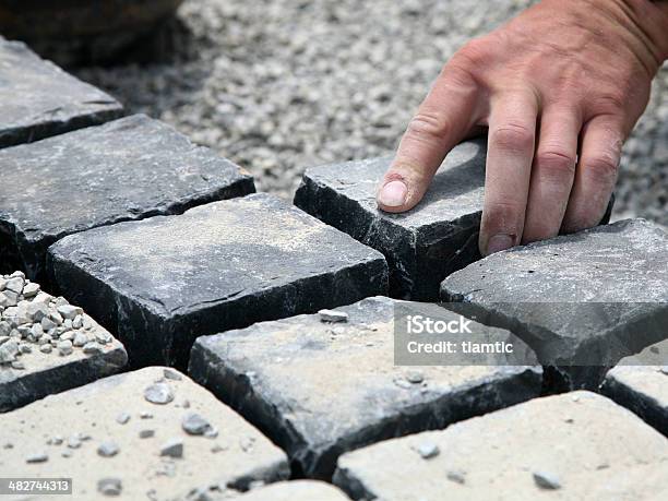 Verlegen Von Pflaster Steinen - Fotografias de stock e mais imagens de Alfalto - Alfalto, Altstadt - Colónia, Altstadt - Nuremberga