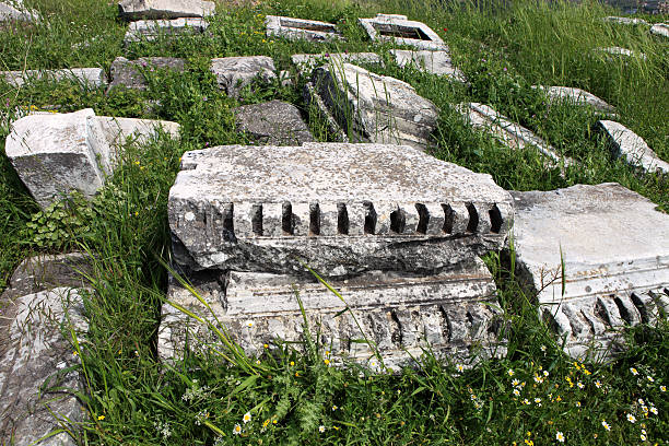 istock Pieces Of Ruins 482745261